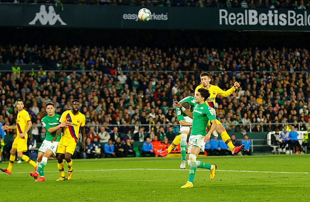 Vòng 23 La Liga: Barca ngược dòng thắng Betis